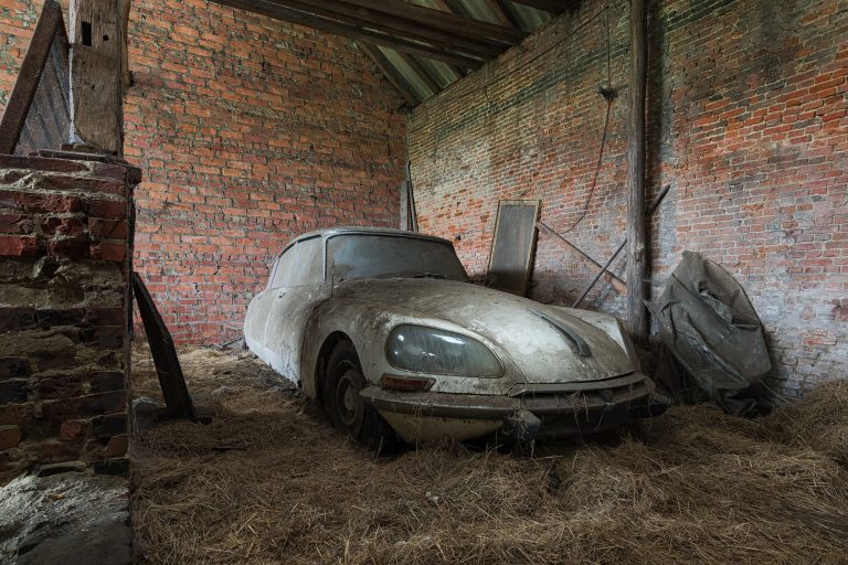 Oldtimer Barn Old Iron 5 Belgium Featured Image