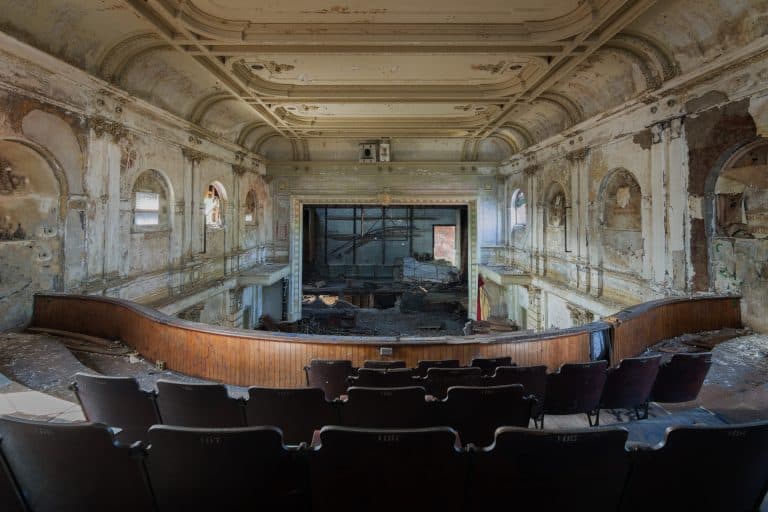 Veronicas Veil Theatre USA Featured Image