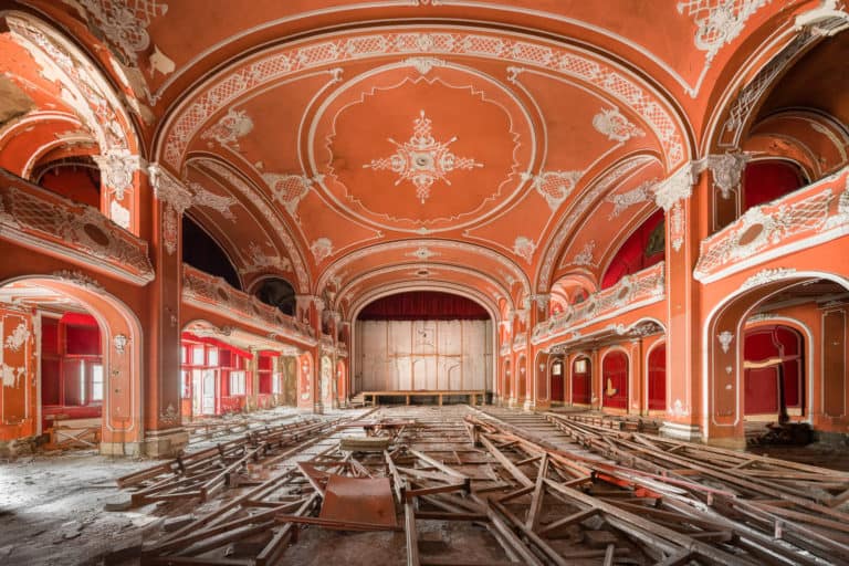 Red Ballroom Theatre Hungary Featured Image