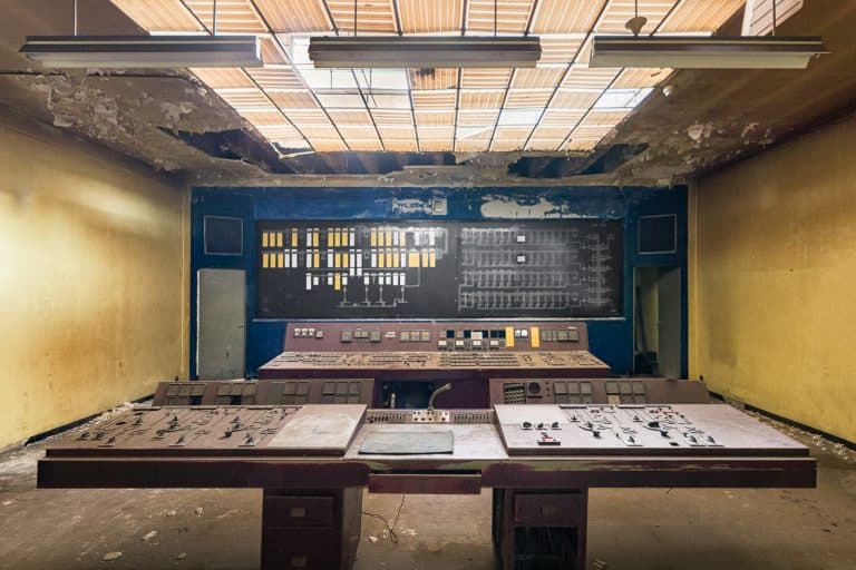 Control Room S Dusty en Rusty Factory Belgium Featured Image