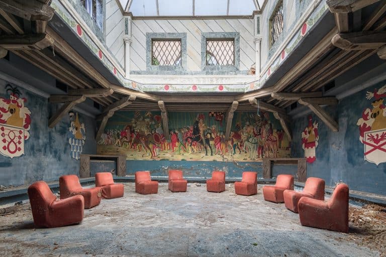 Disco Inferno Discoteca della Mafia Italy Featured Image