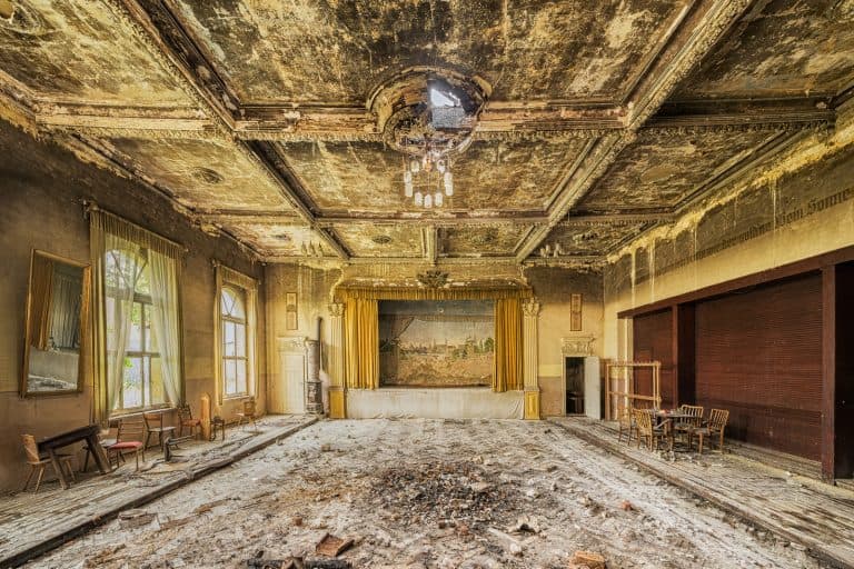 Ballsaal Der Verbrannten Sonne Germany Featured Image