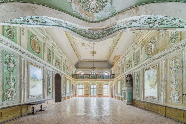 Palace Of The Gods Pałac B Poland Featured Image