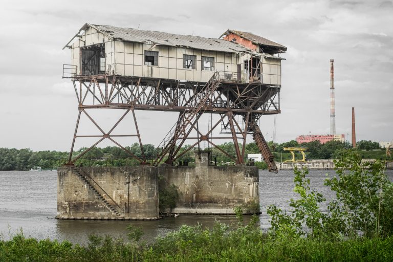 Esztergom Coal Loader Esztergomi Szénrakodó Hungary Featured Image